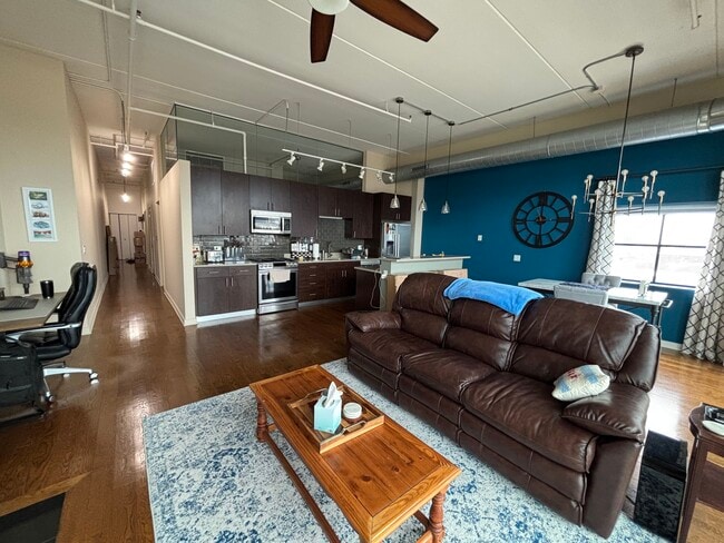 Photo - 1224 W Van Buren St Unit Apt 713