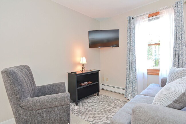 Photo - Winter rental: Dot's Place- (Utilities Included)
