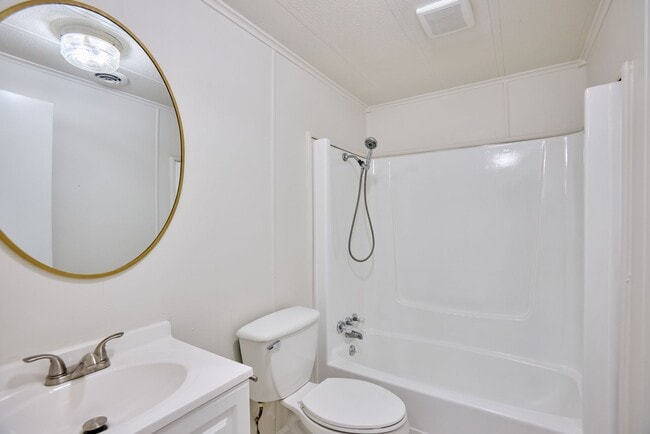 Photo - 2553-2555 Lloyd Rd Unit 2555