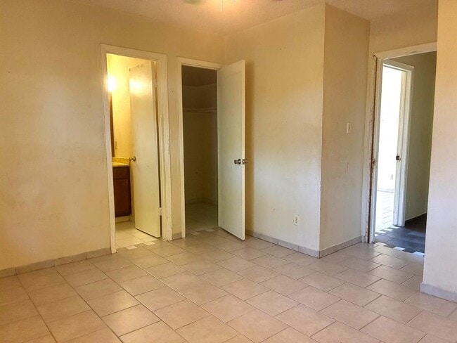 Photo - 902 Sirocco Dr