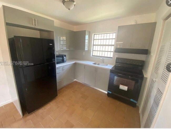 Building Photo - 6747 NW 5th Ct Unit 2