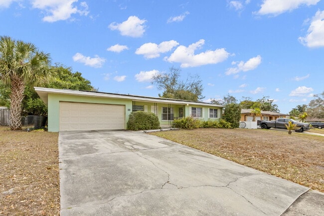 Photo - FULLY FENCED Home For Rent in Clearwater!