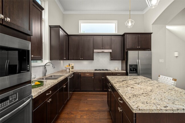 Photo - 5646 Larkin St