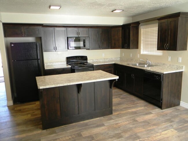 Photo - 1656 W Harding Ave