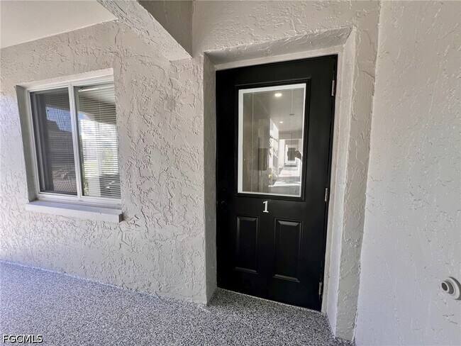 Building Photo - 4102 SE 19th Pl Unit 6