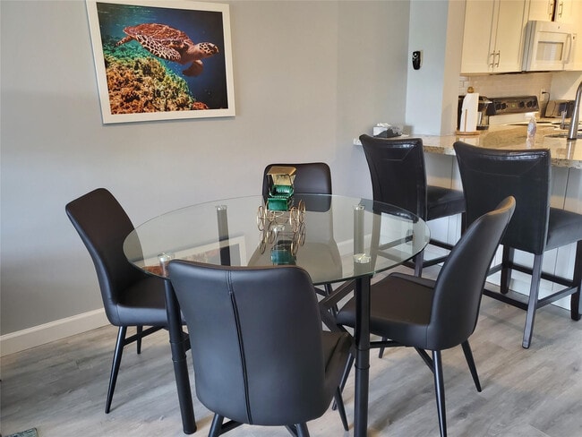 Photo - 2220 N Cypress Bend Dr Unit 405