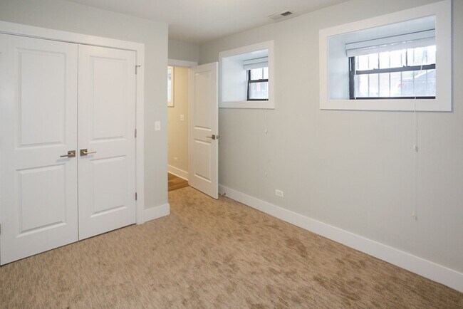 Photo - 1946 W Nelson St Unit 1E