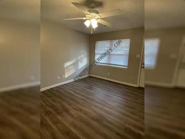 Photo - 7710 Bradley Dr