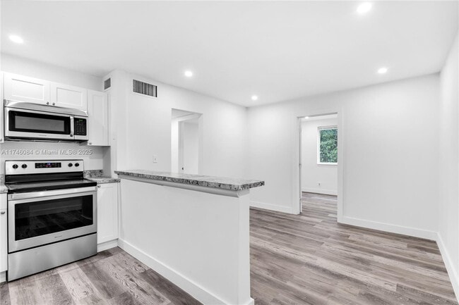 Photo - 6445 NW 2nd Ave Unidad 20