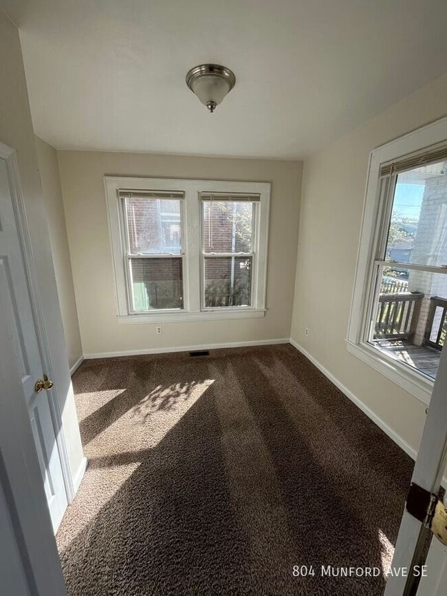 Photo - 804 Munford Ave SE
