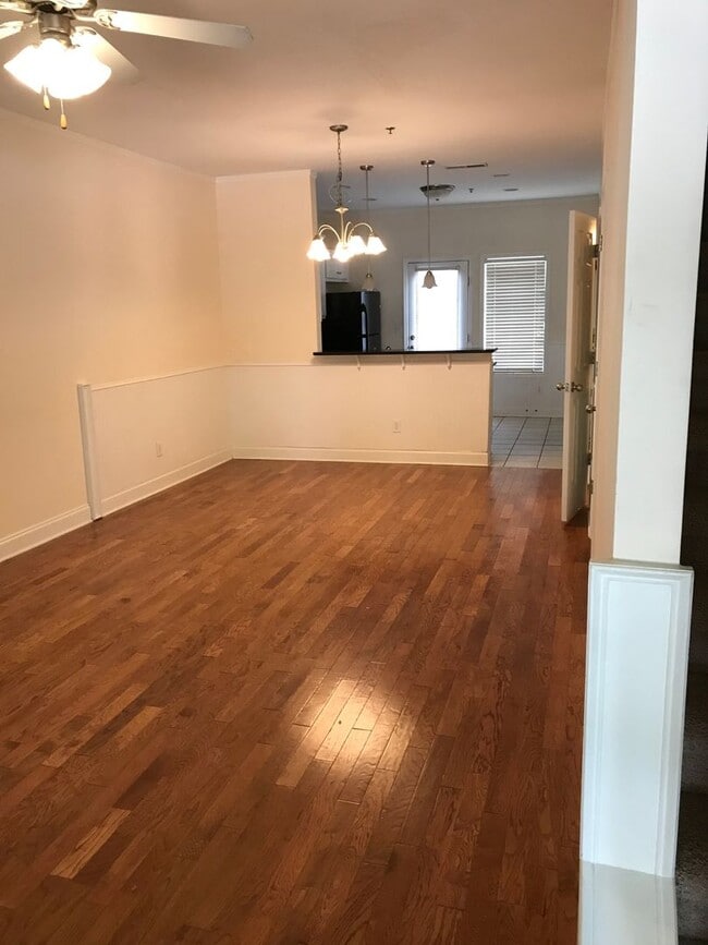 Photo - Luxury 2 Bedroom Townhouse at Whitehall Vi...
