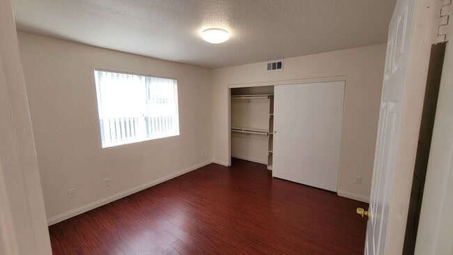 Photo - 5245 Riverton Ave Unidad 207