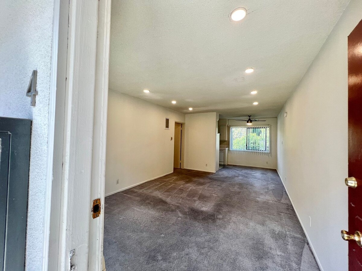 Photo - 3510 Clarington Ave