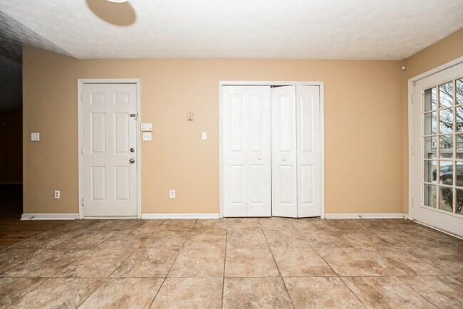 Photo - 5718 Rockingwood Dr