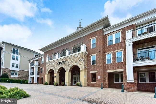 The Grove at Arlington - 2321 25th St S Unit 104