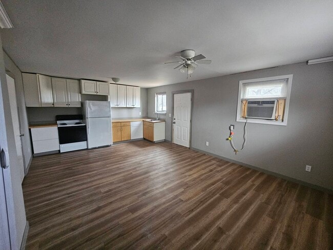 Photo - 3052 Clermont Ave