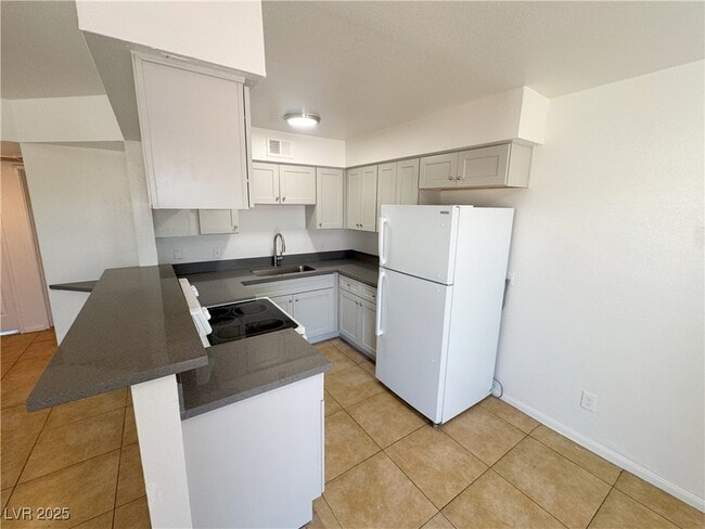 Building Photo - 1656 Stevens St Unit 3 Rental