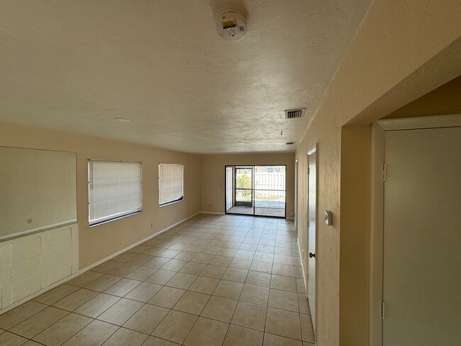 27601 Arroyal Rd
