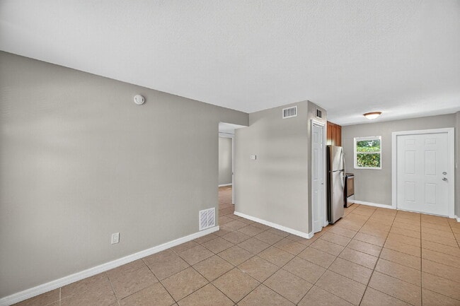 Photo - Updated 2 bedroom St. Pete Apartment with Modern Finishes, Private Porch & Utilities Included Unit 4