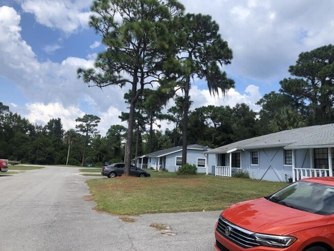 Photo - 493 N Sams Point