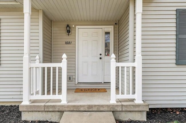 Photo - 3 Bedroom house with Finished Basement - Available August 2026