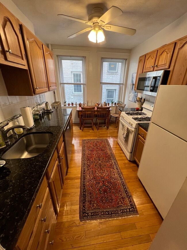 Building Photo - 1750 Commonwealth Ave Unit 5