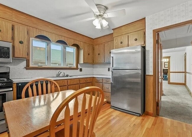 Building Photo - 358-360-360 Arlington St Unit 358