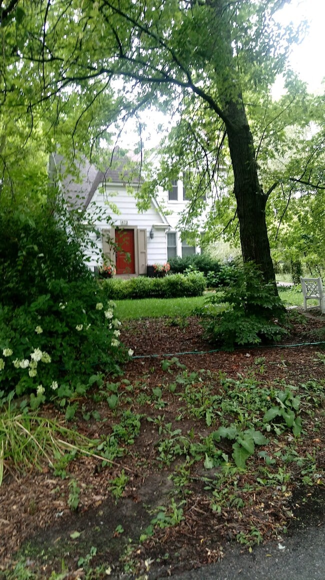 Building Photo - 473 Fairfield St Unit #2 Rental
