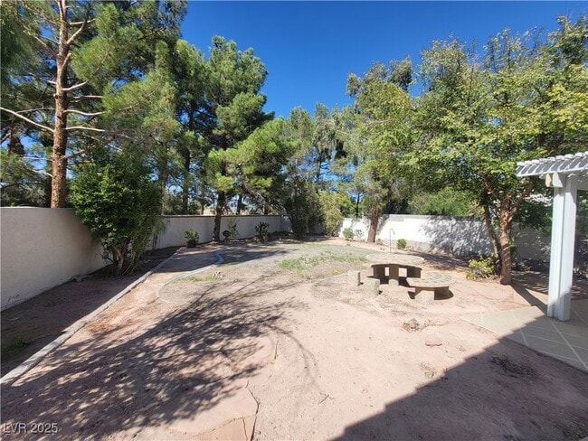 Photo - 1876 Stablegate Ave