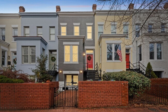 Photo - 134 F St SE Unidad 134 F ST SE #2