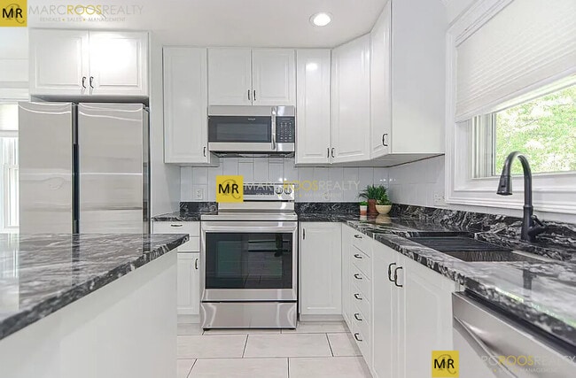 Building Photo - 239 Trenton St Unit A Rental