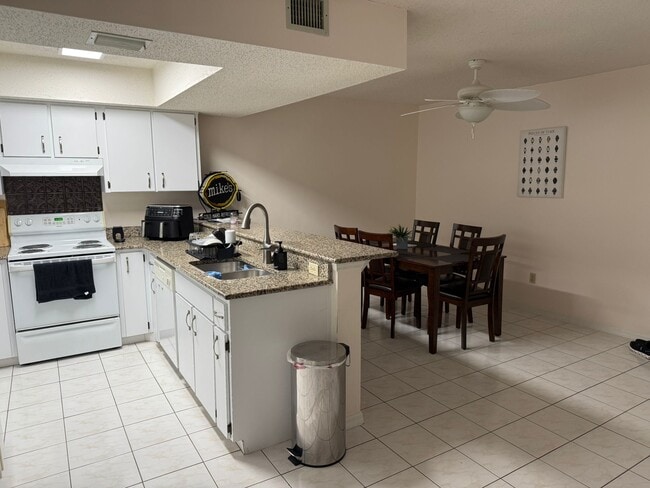 Photo - 160 Palm Sparrow Ct