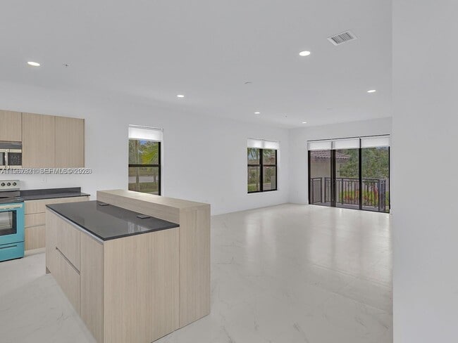 Photo - 6130 SW 36th Ct