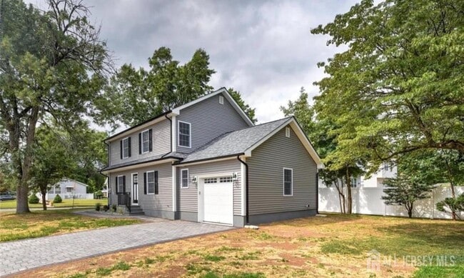 Photo - 800 Drake Ave