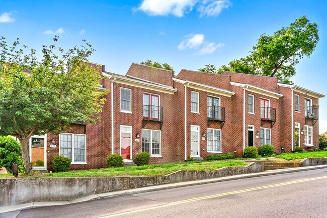 Photo - Pet Friendly Condo Downtown!