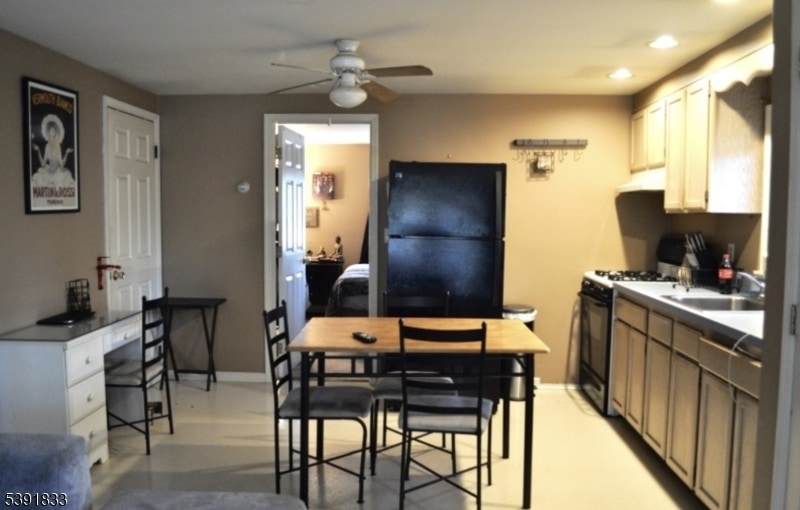 Photo - 49 Dickerson Rd