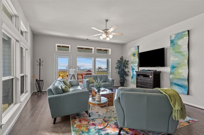 Building Photo - 715 Bayshore Dr