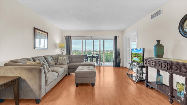 Photo - 3150 N Palm Aire Dr Unit 909