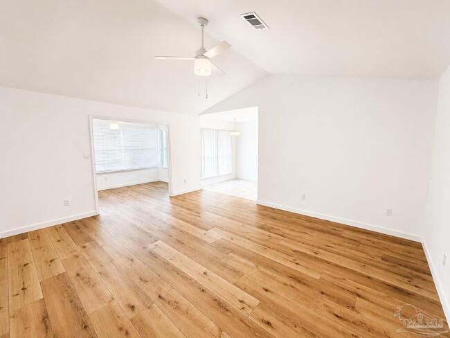 Photo - 315 Mirabelle Dr