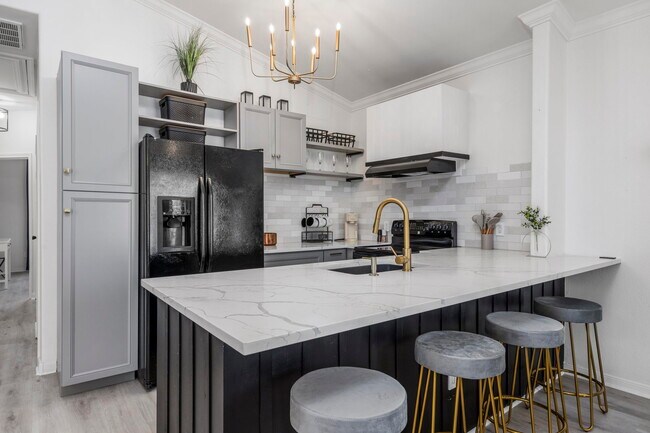 Photo - 4321 Coke St