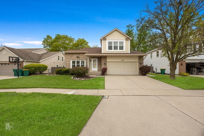 1002 Hobson Dr