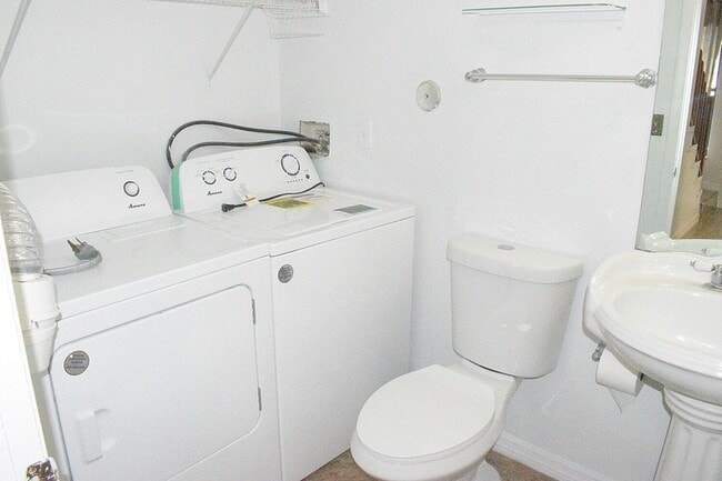 Photo - 905 Riverside Dr