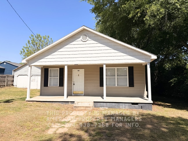 Building Photo - 421 Grace Ave NW