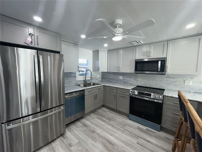 Photo - 7625 Sun Island Dr S Unit 108