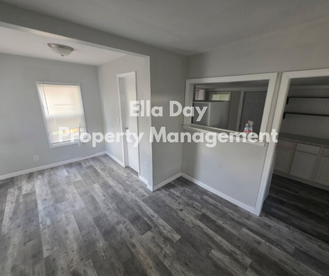 2212 Santa Fe S