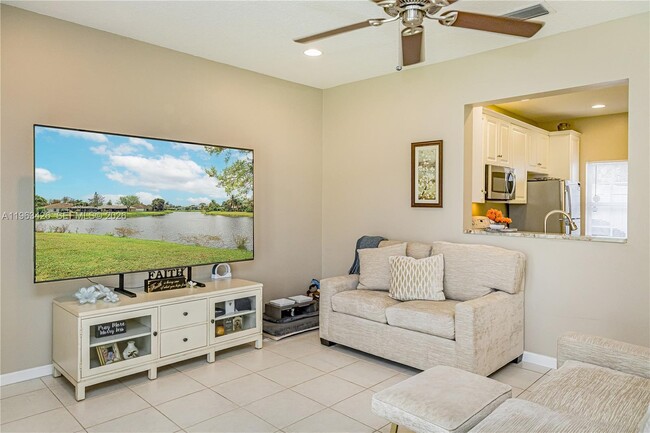 Photo - 1651 Hawthorne Pl