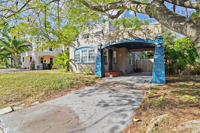 Building Photo - 310 Columbia Dr Rental