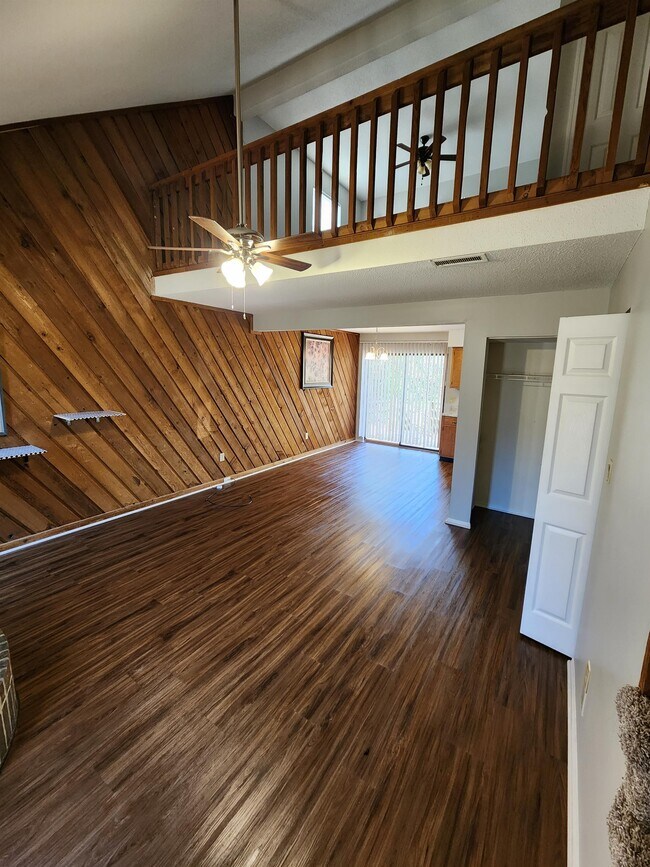 Photo - 3355 Idlewild Dr Unit 3355