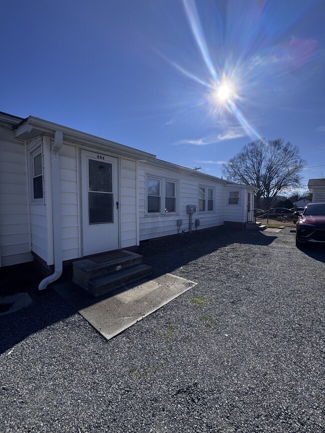 Photo - 884 Old Charlotte Rd SW