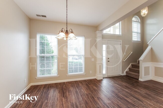 Photo - 924 Clearbrook Rd